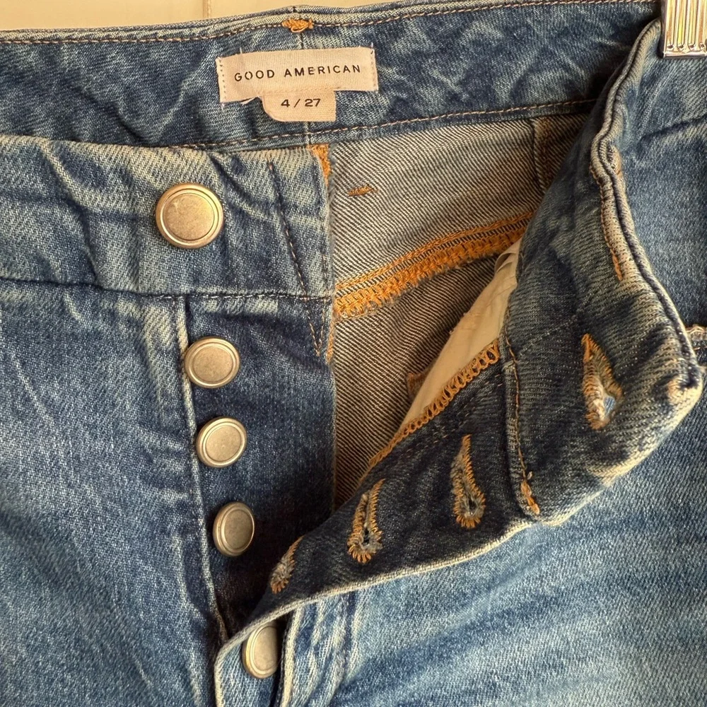 Good American High Waist Split Hem with Cutaway Button Fly Jeans 4/27 - Picture 10 of 15